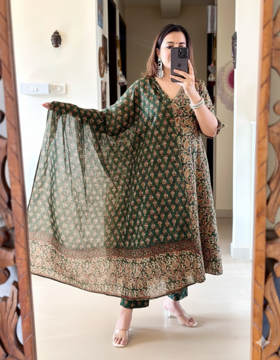 Elegant Green Ethnic Printed Cotton Suit Set with Dupatta – Graceful & Timeless